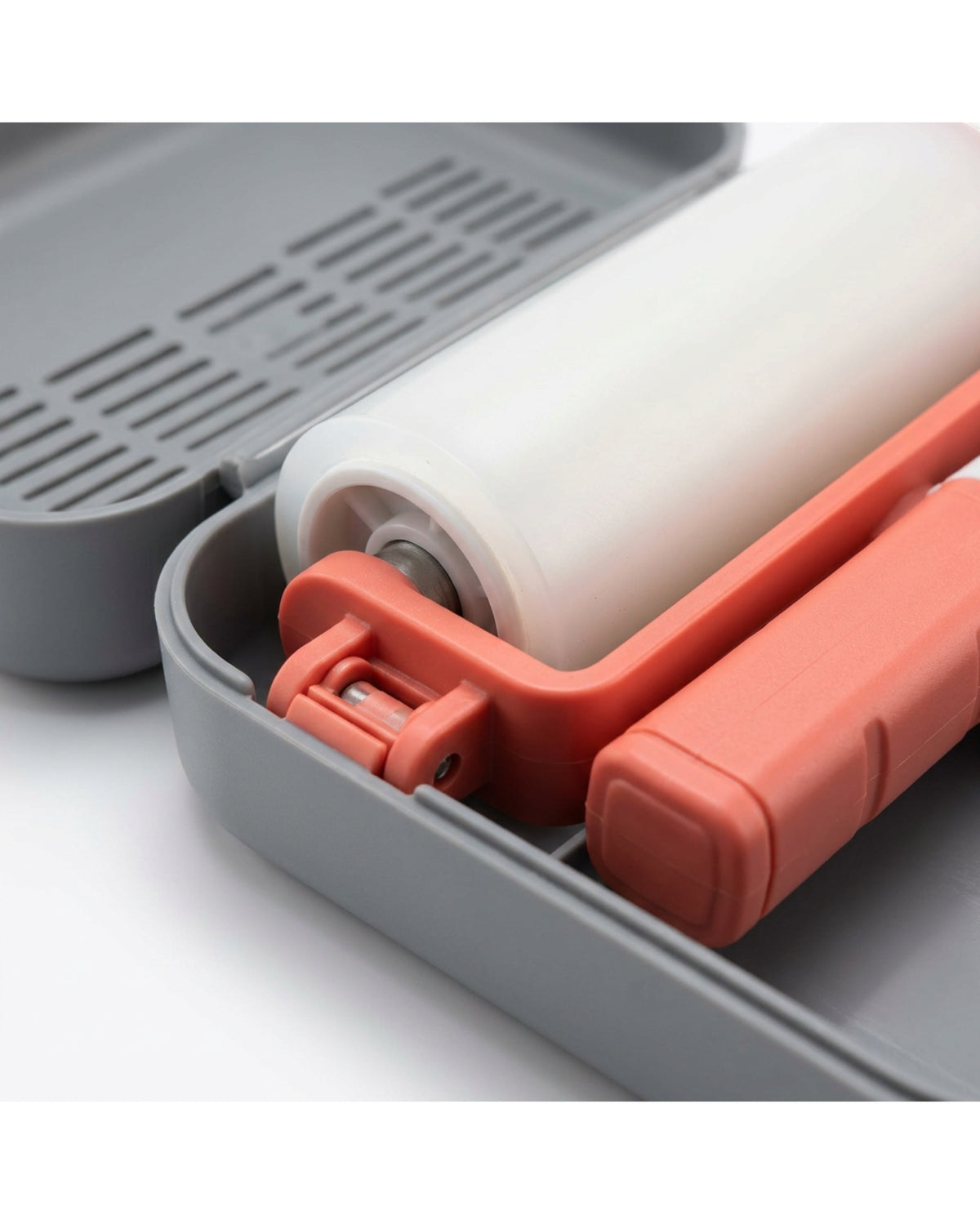 Lonvu Washable Silicone Gel Lint Roller with Travel Case Coral Gray - Detail view